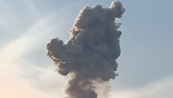 Вулкан Эбеко выбросил пепел на высоту 3,5 километра 11 сентября