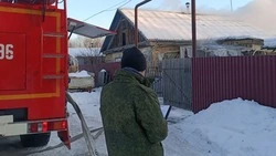 Мертвого человека нашли при тушении пожара в частном доме в Смирных