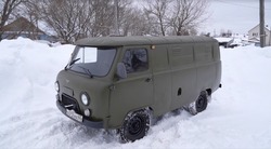 Пенсионерка с Сахалина передала в зону СВО автомобиль УАЗ