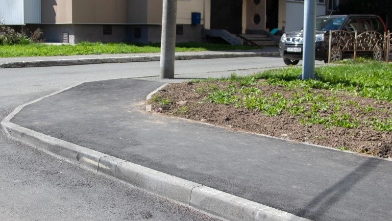 Почти 3 тысячи квадратных метров тротуаров обновили за лето в Южно-Сахалинске