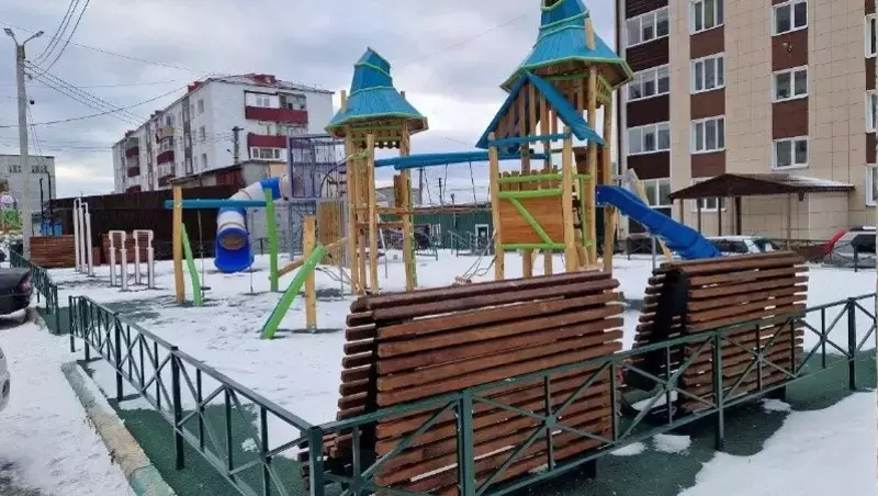 Что было сделано во дворах Сахалинской области в 2025 году — карточки