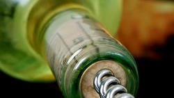 Россияне скупают весь алкоголь перед длинными выходными