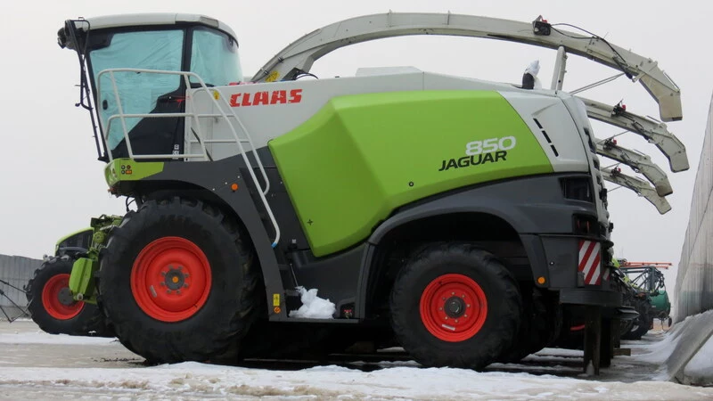 Сахалинские аграрии отправили технику на зимовку