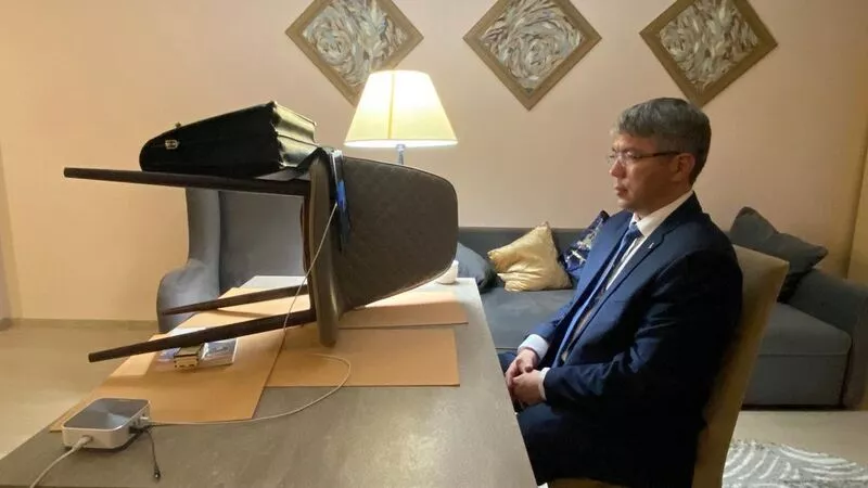 Губернатор из ДФО вышел на связь с премьером Мишустиным при помощи стула