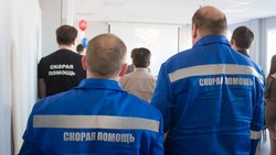 Владимир Кузнецов поздравил с праздником работников центра СМП в Южно-Сахалинске