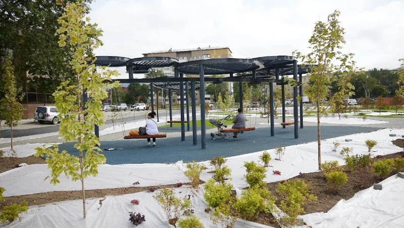 Жителей Южно-Сахалинска обрадовал новый сквер на проспекте Мира
