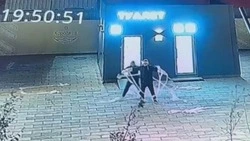 Полицейские нашли вандалов-«мумий», разгромивших туалет на набережной в Корсакове