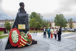 75-летие Смирных сахалинцы отпраздновали конкурсами и весельем