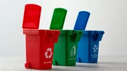 Люди устроили золоотвал на снегу из-за нехватки баков во дворах Владимировки