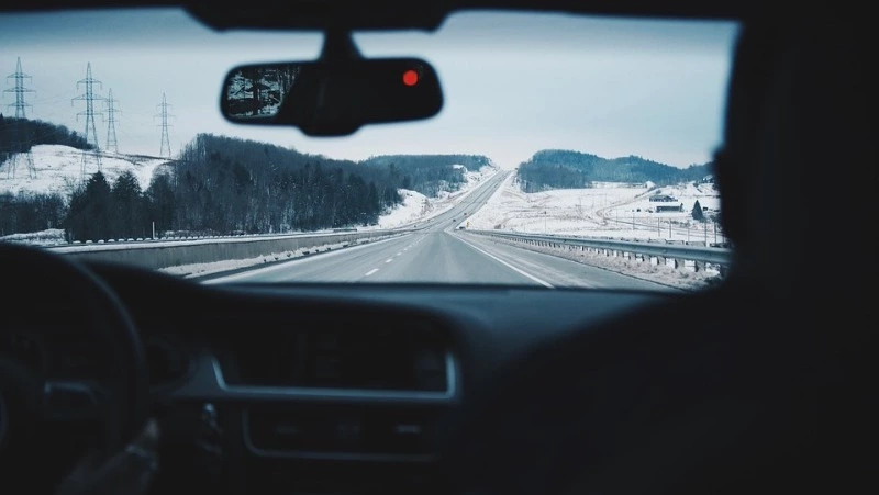 Экзамен по вождению и регистрацию ТС отменили на юге Сахалина из-за метели