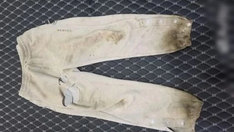 Сахалинец пытается продать «проклятые» брюки за миллион рублей