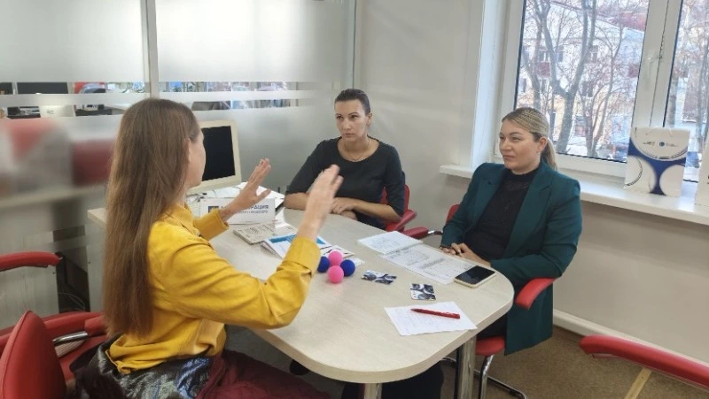 Жители Корсакова получили индивидуальные консультации для предпринимателей