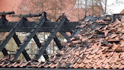 Прокуратура организовала проверку после пожара на крыше в центре Сахалина   