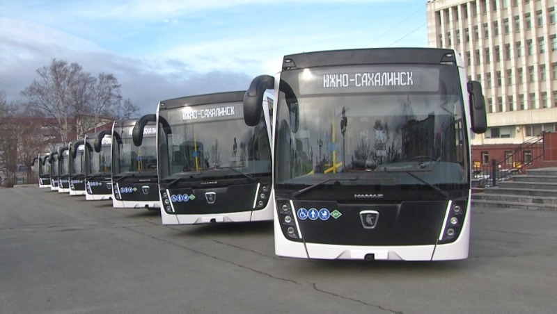 Новые автобусы, трасса на Охотское и техника для расчистки