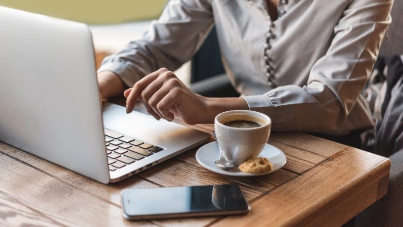 Власти Южно-Сахалинска рекомендовали перевести работников на удаленку из-за метели