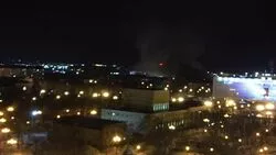 В Южно-Сахалинске загорелся четырехэтажный жилой дом