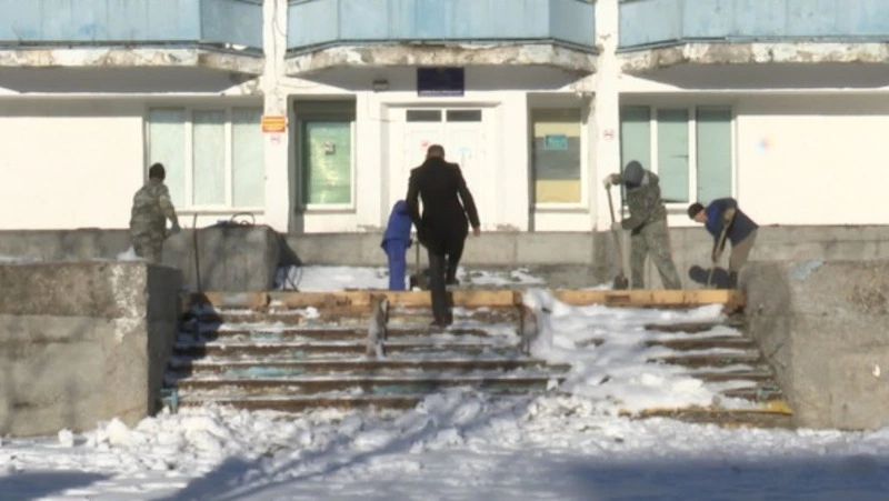 Новый пандус для инвалидов в Анивской ЦРБ заработает в начале 2023 года