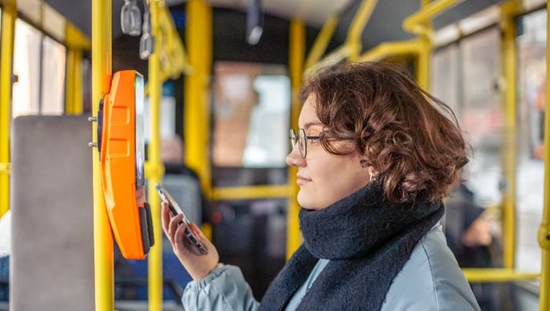 Жительница Южно-Сахалинска высудила у перевозчика четверть миллиона рублей за падение в автобусе