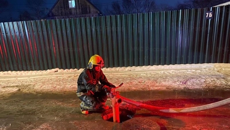 Автомобиль горел в Ногликах утром 6 февраля