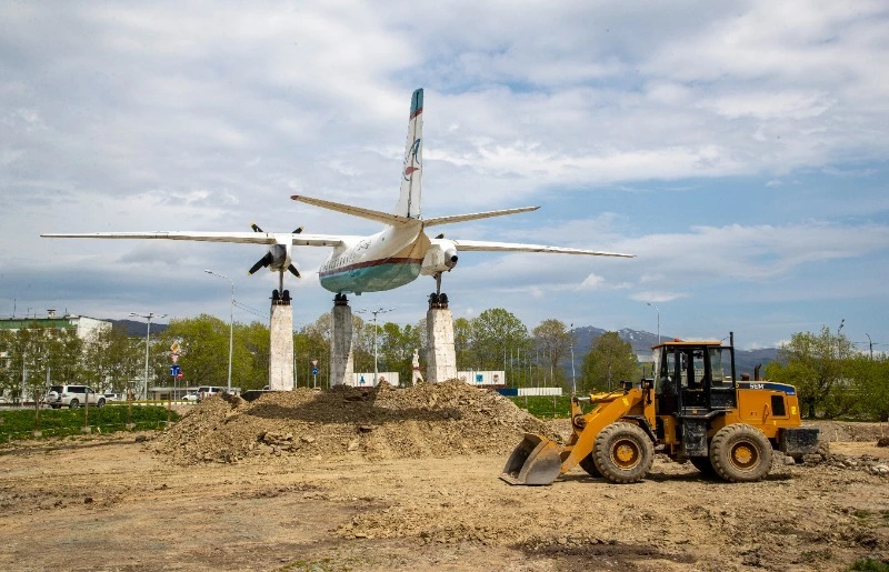 Ремонт островных дорог и строительство нового сквера проверили власти и общественники