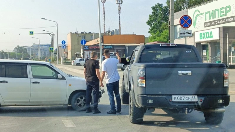 Авария на севере Южно-Сахалинска собрала пробку утром 28 июля