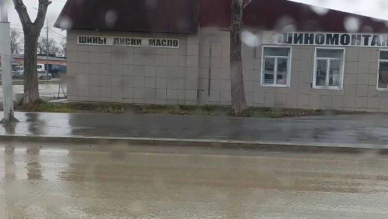 Техника со стройки ЖК «Уюн» разнесла грязь по трем дорогам Южно-Сахалинска