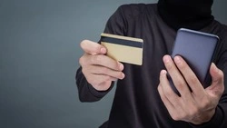 Покупатель гаража на Сахалине обманом забрал у пенсионерки 200 тысяч рублей