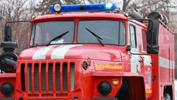 Пожарные оперативно потушили горящий экскаватор в Троицком