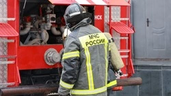 В Охе произошел пожар в расселенной пятиэтажке