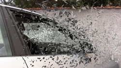 Житель Александровск-Сахалинского района из мести повредил автомобиль пенсионерки 