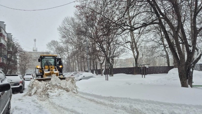 Власти проверили расчистку заметённых дворов