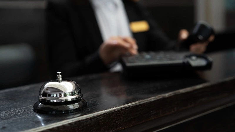 В Южно-Сахалинске стажер гостиницы присвоил 37 тысяч рублей и исчез