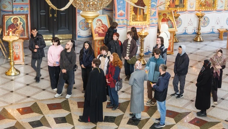 Студенты СахГУ побывали на экскурсии по православным храмам Южно-Сахалинска