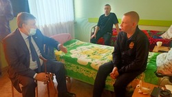 Георгий Карлов посетил раненных на СВО бойцов в госпитале на Сахалине