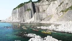 Группа туристов в честь 70-летия Победы обошла Кунашир на каяках