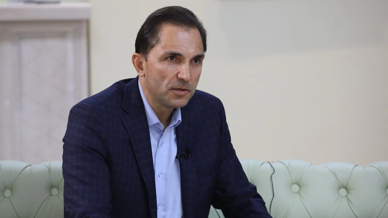 Андрей Хапочкин «нежным подзатыльником» загнал домой юного нарушителя карантина