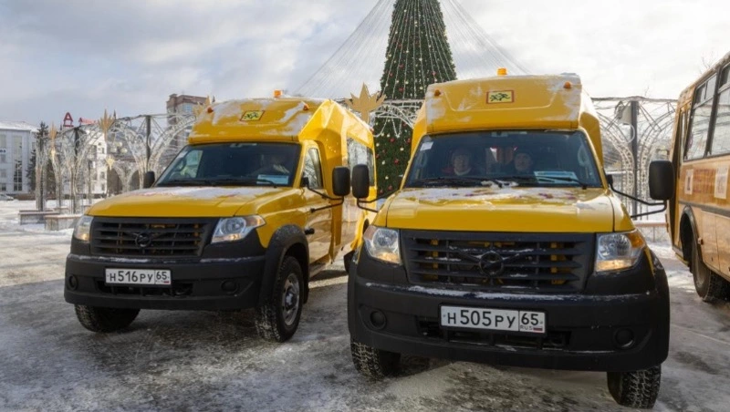 Школы Сахалина обзавелись новыми автобусами
