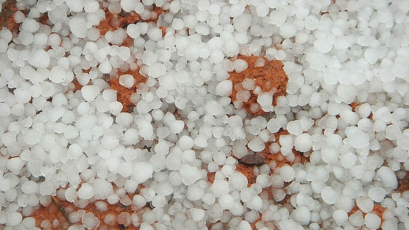 Сильный град выпал в Долинском районе