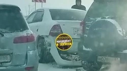 Авария без жертв на Транзитной улице усугубила пробки в Южно-Сахалинске