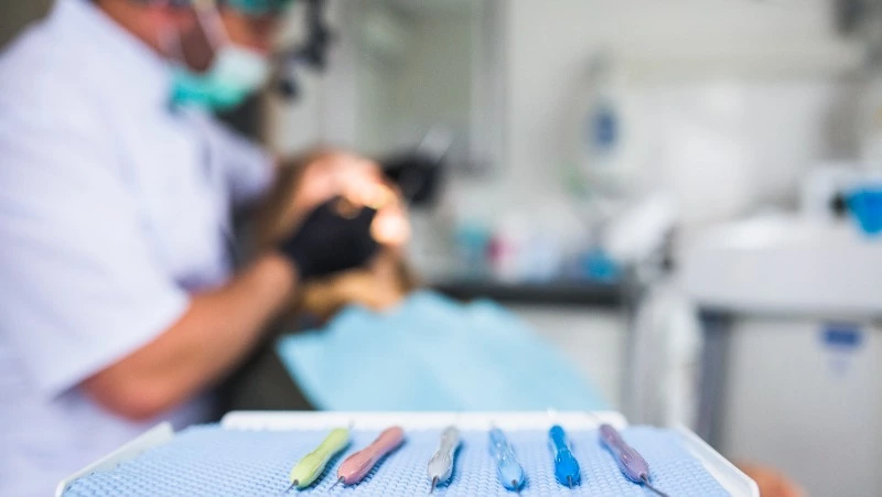 Стоматологам без опыта работы готовы платить 240 тысяч рублей на Сахалине