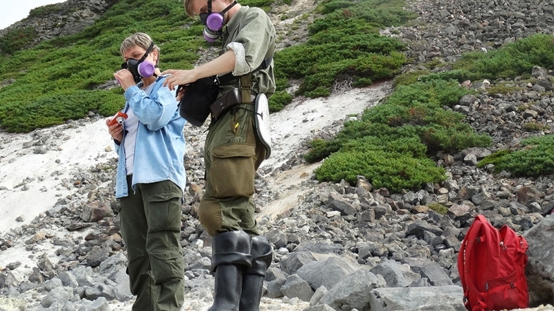 Камчатские вулканологи исследовали гидротермы на Кунашире