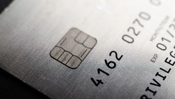 ГД разрешила банкам открывать счета для подростков только с согласия родителей