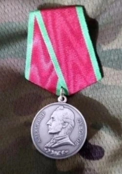 Рядового с Сахалина наградили медалью за уничтожение орудия ВСУ вместе с расчетом