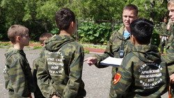 Евгений Пряхин обучает юных сахалинцев спорту настоящих мужчин
