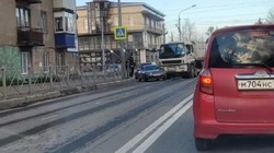 ДТП с грузовиком парализовало движение в Южно-Сахалинске