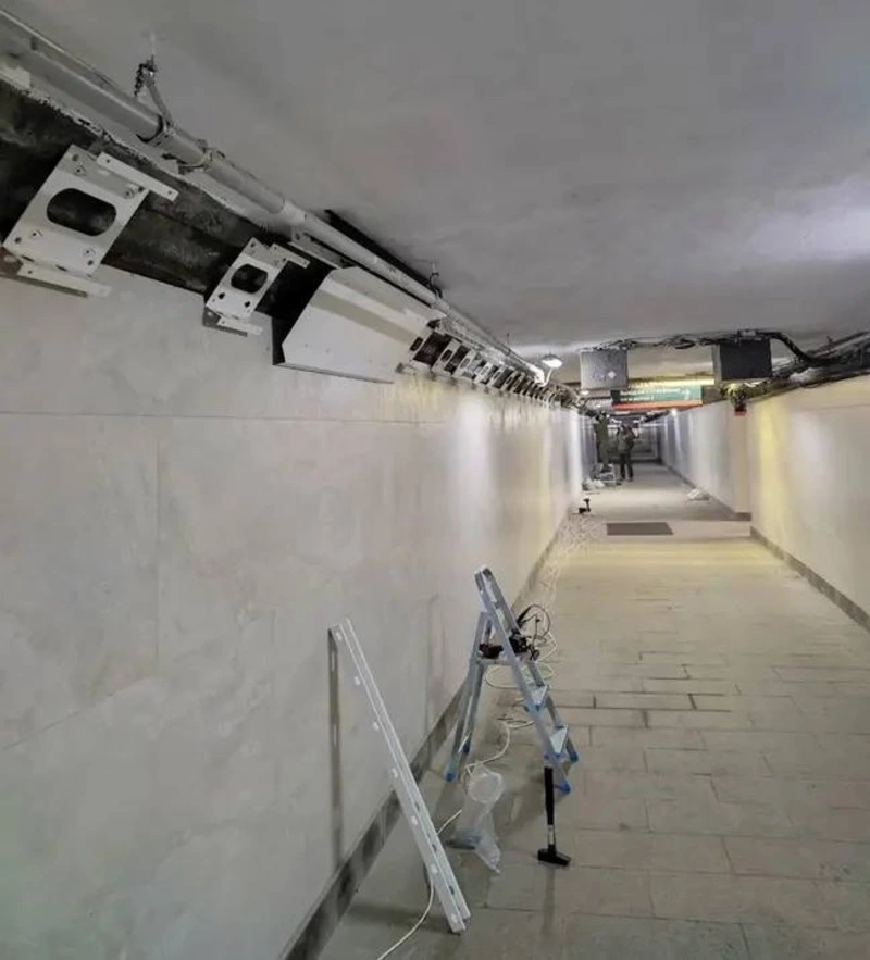 Систему освещения начали монтировать в подземном переходе у ж/д вокзала Южно-Сахалинска