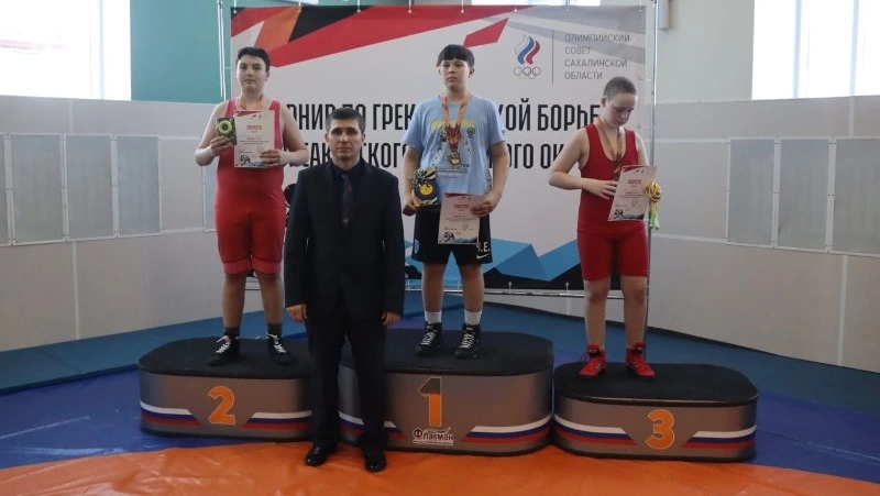 Сахалинский тренер по спортивной борьбе Евгений Иванов получил всероссийскую судейскую категорию