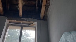 Потолок рухнул в одном из жилых домов Корсакова