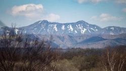 Порывистый ветер и солнце придут на Сахалин и Курилы 29 апреля