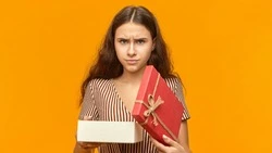 Жители Южно-Сахалинска назвали самые неудачные новогодние подарки